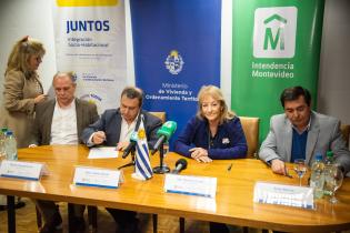 Firma de convenio entre esta Intendencia y el Ministerio de Vivienda y Ordenamiento Territorial