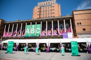 Inauguración de 7ª edición de la feria de emprendimientos liderados por mujeres en la explanada de la Intendencia de Montevideo