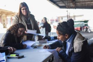 Entrega de motocarros en el Modelo Abierto