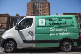 Jornada de vacunación en la explanada de la Intendencia de Montevideo