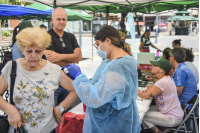 Jornada de vacunación por covid-19 en la explanada de la Intendencia