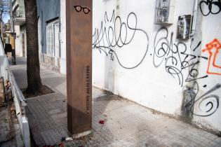 Limpieza de vandalización a monumento a Julio Castro