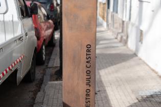 Limpieza de vandalización a monumento a Julio Castro