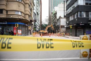 Demolición de casa en la calle Colonia esquina Andes 