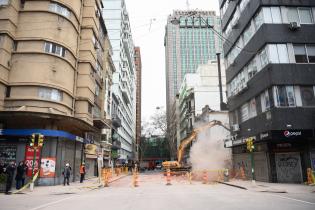 Demolición de casa en la calle Colonia esquina Andes 