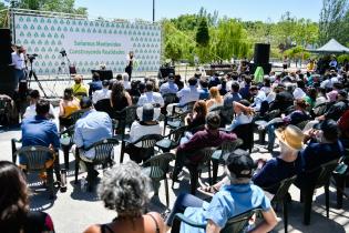 Asunción de gobierno en Municipio B Asunción de gobierno en Municipio B