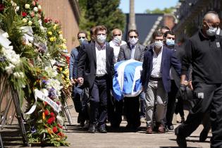 Entierro de Tabaré Vázquez en el cementerio de La Teja. Entierro de Tabaré Vázquez en el cementerio de La Teja.