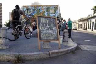 Visita a olla popular en Asociación Cultural Cuareim 1080