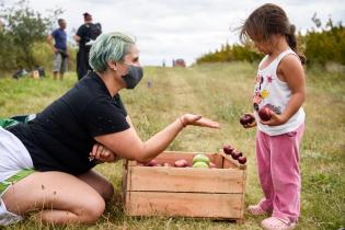  Donación de manzanas en ayuda al Plan ABC