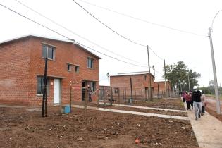 Entrega de viviendas en el barrio Cauceglia