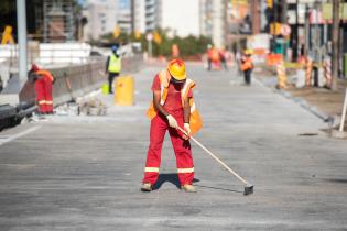 Habilitación lateral al túnel de Avenida Italia senda hacia el centro