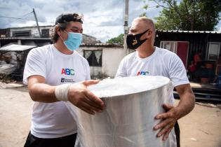 Entrega de utensilios de cocina en el marco del Plan ABC