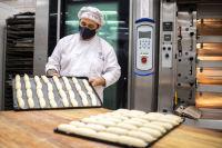 Entrega de panes en el marco del Plan ABC a ollas populares del Centro de Industriales Panderos del Uruguay