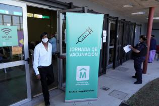 Inicio de vacunación por Covid-19 en Policlínica de Paso de la Arena Inicio de vacunación por Covid-19 en Policlínica de Paso de la Arena