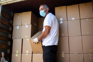 Entrega de alimentos a ollas populares en el marco del Plan ABC.