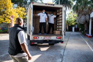 Entrega de alimentos a ollas populares en el marco del Plan ABC.