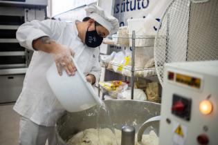 Elaboración de pan en el Centro de Industriales Panaderos del Uruguay