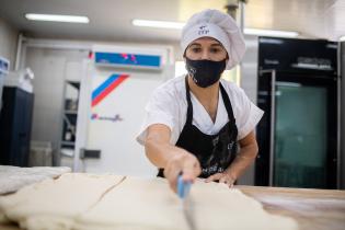 Elaboración de pan en el Centro de Industriales Panaderos del Uruguay