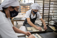 Elaboración de pan en el Centro de Industriales Panaderos del Uruguay