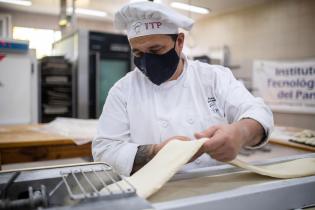 Elaboración de pan en el Centro de Industriales Panaderos del Uruguay