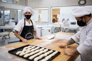 Elaboración de pan en el Centro de Industriales Panaderos del Uruguay