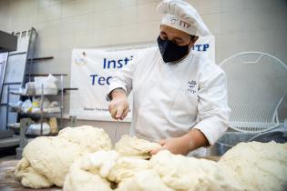 Elaboración de pan en el Centro de Industriales Panaderos del Uruguay