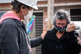 Entrega de viviendas en el barrio Cauceglia