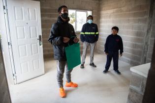 Entrega de viviendas en el barrio Cauceglia