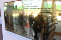 Placa en reconocimiento a trabajadoras y trabajadores  de la UAM