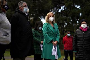 Intendenta Carolina Cosse visita el memorial de los Detenidos Desaparecidos