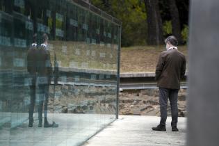 Intendenta Carolina Cosse visita el memorial de los Detenidos Desaparecidos