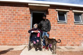 Entrega de viviendas en  barrio Cauceglia