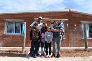 Entrega de viviendas en  barrio Cauceglia