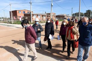 Entrega de viviendas en  barrio Cauceglia