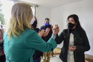 Intendenta Carolina Cosse participa de la entrega de 24 llaves en el marco del programa de Vivienda Sindical Intendenta Carolina Cosse participa de la entrega de 24 llaves en el marco del programa de Vivienda Sindical
