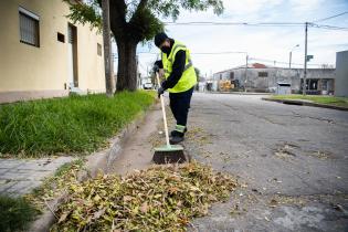 Cuadrilla de barrido en el marco del Programa ABC Oportunidad Trabajo