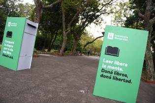 Donación de libros en el Jardín Botánico