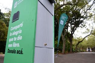 Donación de libros en el Jardín Botánico