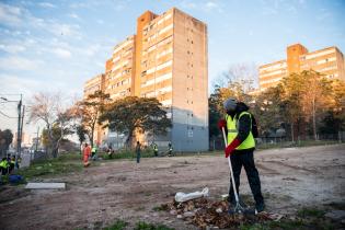 Cuadrilla de limpieza del Programa ABC Trabajo en la Calle Iguá