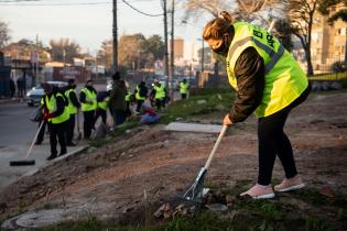 Cuadrilla de limpieza del Programa ABC Trabajo en la Calle Iguá