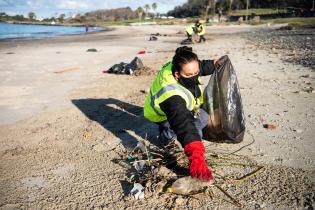Cuadrilla de limpieza del Programa ABC Trabajo en la Playa del Cerro Cuadrilla de limpieza del Programa ABC Trabajo en la Playa del Cerro