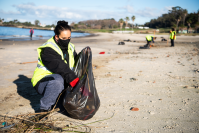 Cuadrilla de limpieza del Programa ABC Trabajo en la Playa del Cerro