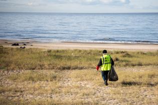 Cuadrilla de limpieza del Programa ABC Trabajo en la Playa del Cerro Cuadrilla de limpieza del Programa ABC Trabajo en la Playa del Cerro