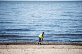 Cuadrilla de limpieza del Programa ABC Trabajo en la Playa del Cerro Cuadrilla de limpieza del Programa ABC Trabajo en la Playa del Cerro