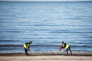 Cuadrilla de limpieza del Programa ABC Trabajo en la Playa del Cerro Cuadrilla de limpieza del Programa ABC Trabajo en la Playa del Cerro