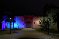 Castillo del Parque Rodó iluminado por el día del orgullo Lgbtiq+