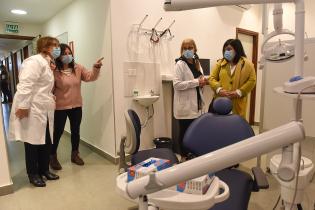 Recorrida de directora de Cultura María Inés Obaldía en Complejo Crece Flor de Maroñas