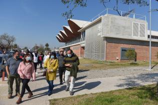 Recorrida de directora de Cultura María Inés Obaldía en Complejo Crece Flor de Maroñas