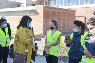 Recorrida de directora de Cultura María Inés Obaldía en Complejo Crece Flor de Maroñas Recorrida de directora de Cultura María Inés Obaldía en Complejo Crece Flor de Maroñas