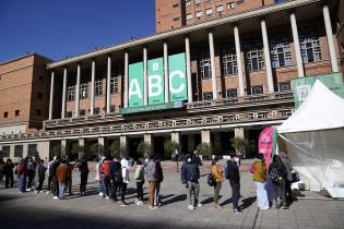 Jornada de test gratuitos de VIH en la explanada de la Intendencia